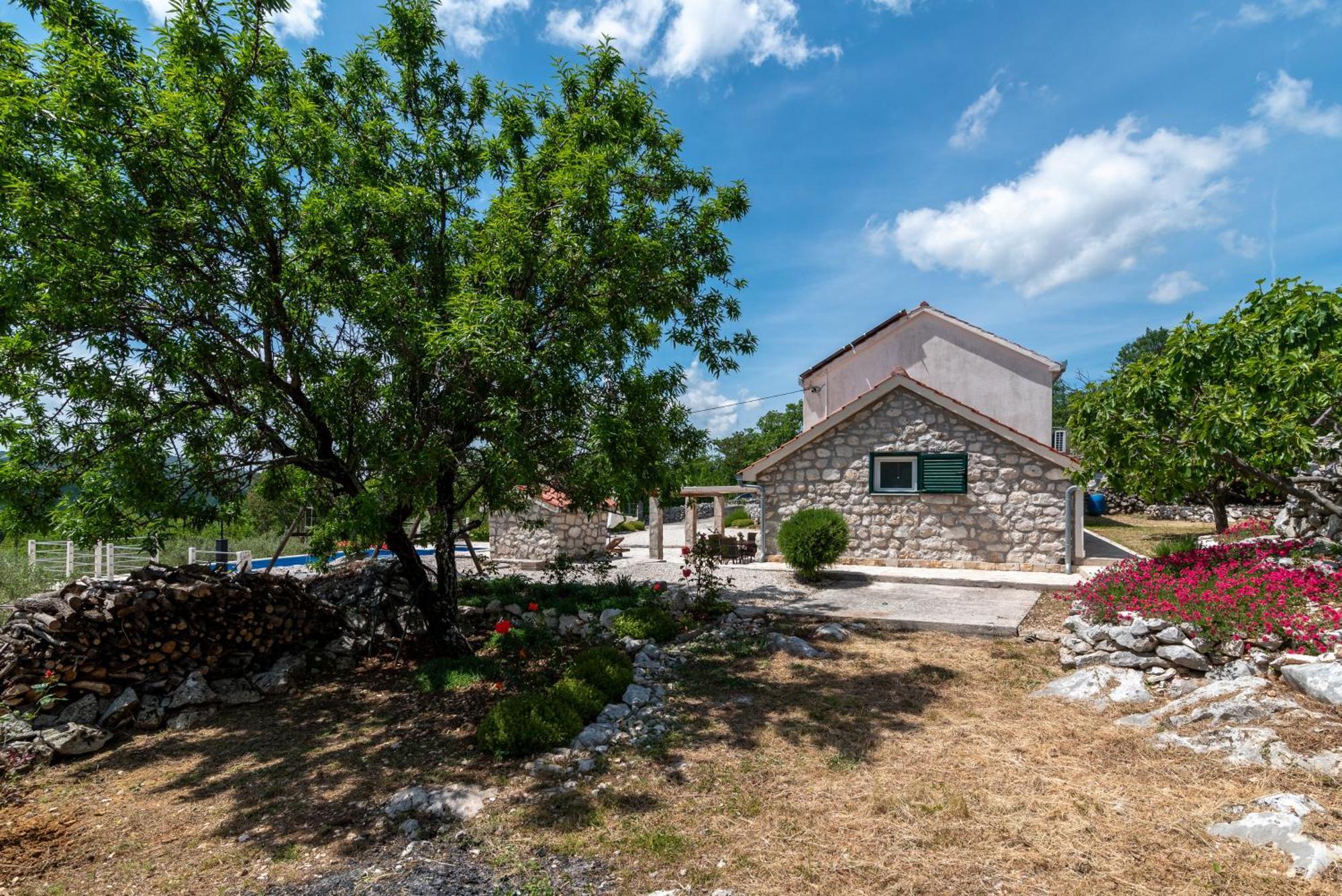 Villa Zuza Bristivica ภายนอก รูปภาพ