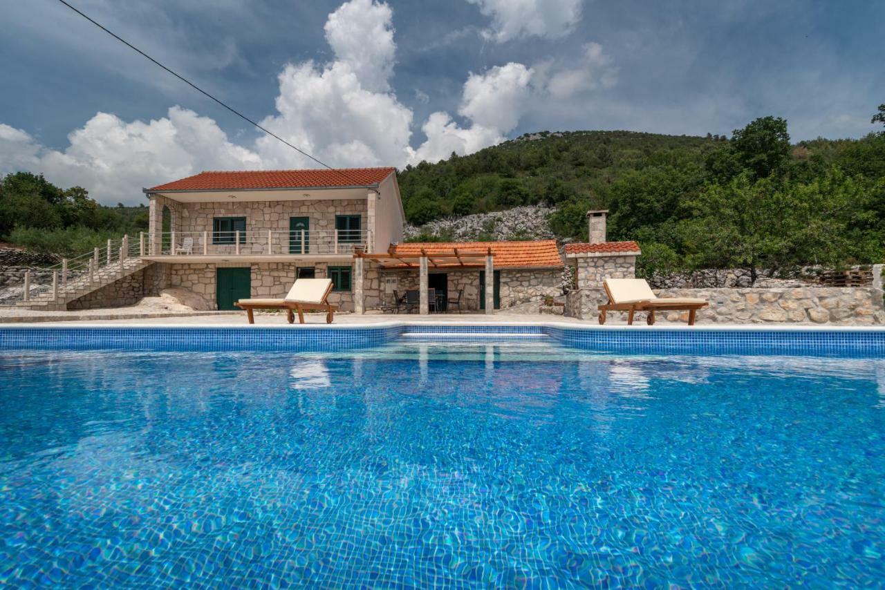 Villa Zuza Bristivica ภายนอก รูปภาพ