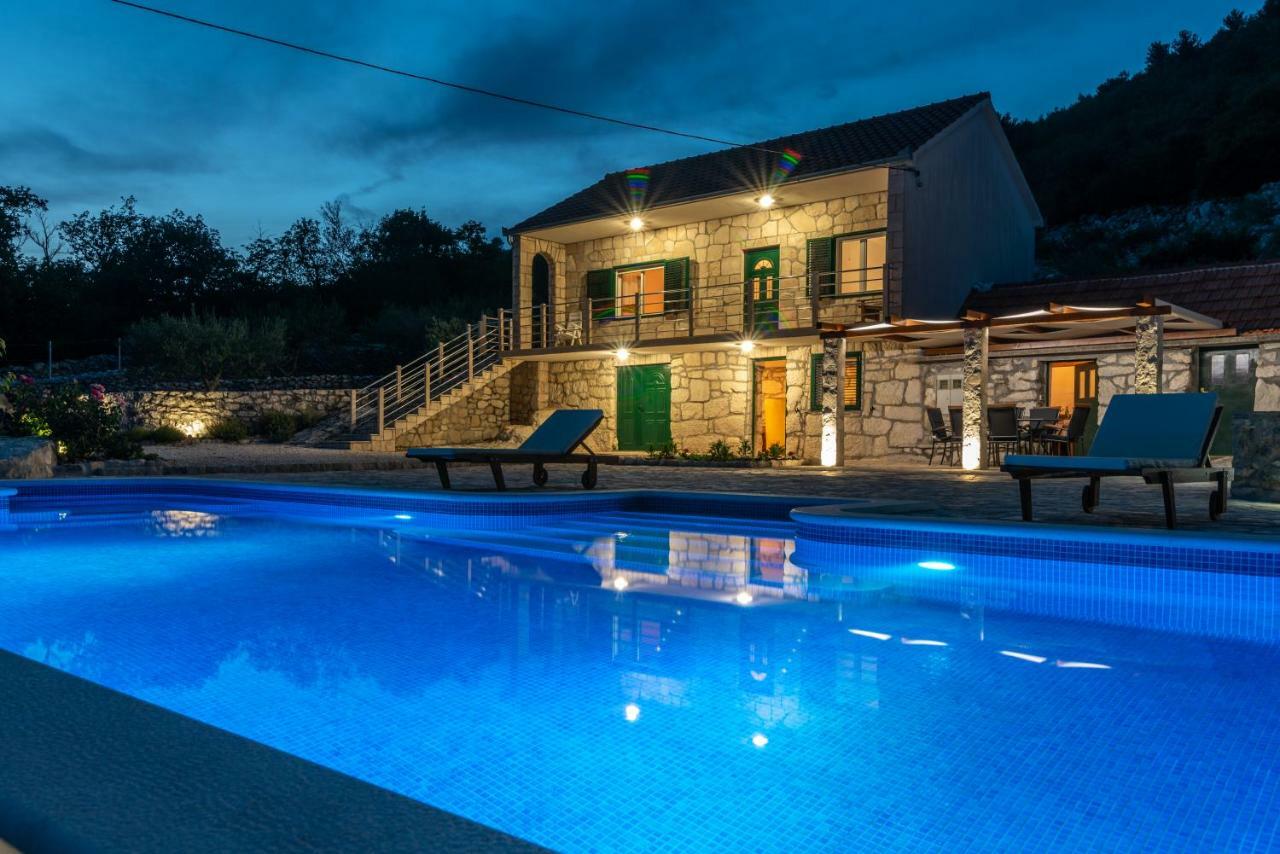 Villa Zuza Bristivica ภายนอก รูปภาพ